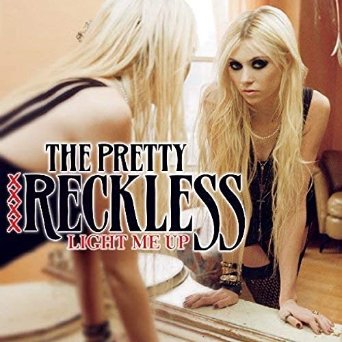 The Pretty Reckless/Light Me Up のCDジャケット