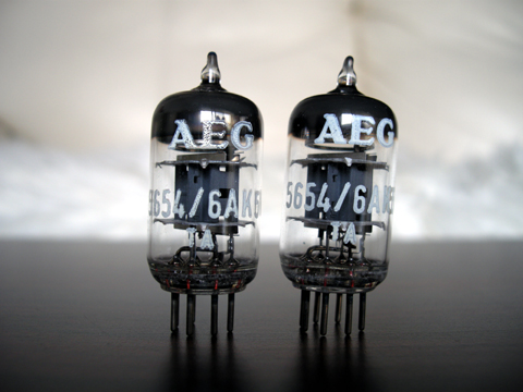 AEG 6AK5W 真空管の写真