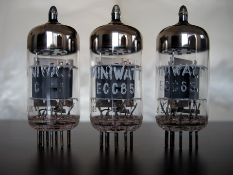 Philips Miniwatt ECC85 真空管の写真