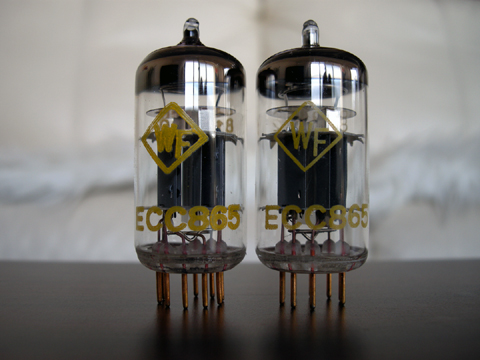 RFT ECC865 真空管の写真