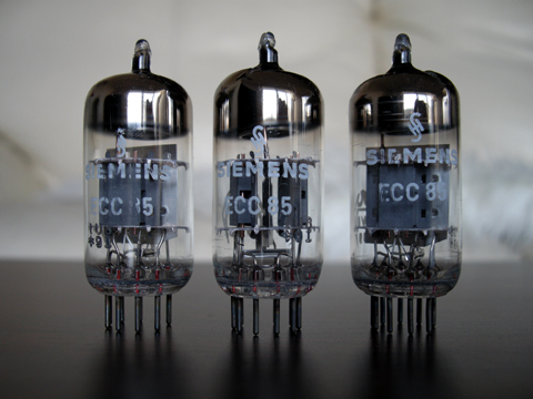 Siemens ECC85 真空管の写真